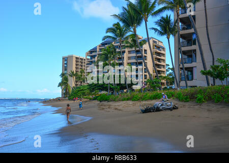 Adorable Kahana Beach en Maui, Hawai. Situado entre Kaanapali y Kapalua, en la costa noroeste. Gran vista de Molokai a través del agua