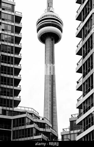 Detalles de la arquitectura moderna y la Torre CN en Toronto, Canadá