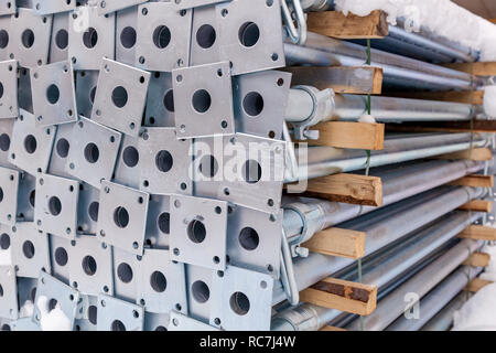 estantes de almacenamiento de almacén al aire libre para materiales de  construcción Fotografía de stock - Alamy