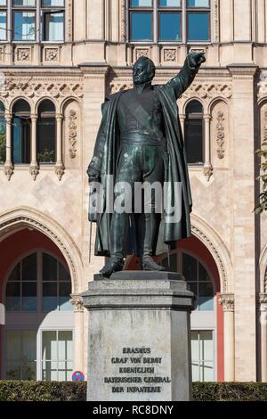 Estatua del General Graf von Deroy Bernhard Erasmus en frente del Gobierno de la Alta Baviera, Munich, la Alta Baviera, Baviera