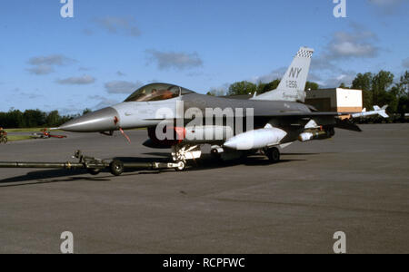 La Fuerza Aérea de Estados Unidos USAF General Dynamics F-16C combates Falcon Foto de stock