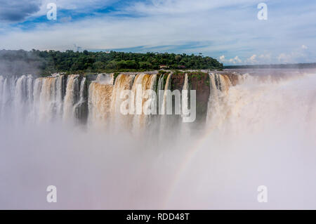 Garganta del Diablo, Cataratas del Iguazú, la vista hacia el lado brasileño