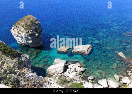 Grain de Sable la roca en la Reserva Natural del Estrecho de Bonifacio en Córcega, Francia Foto de stock