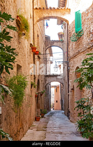 Callejón en Bevagna, Umbría.
