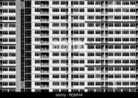 El patrón de la arquitectura geométrica. Detalles balcón del edificio. Pared moderna. Estructura poligonal. En blanco y negro de fondo abstracto.