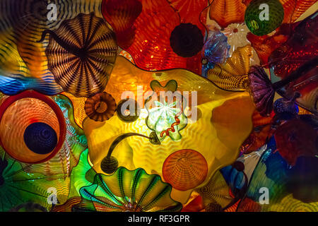 Coloridas esculturas de vidrio Chihuly en Chihuly Jardín y cristal de exposición en Seattle, Washington, Estados Unidos Foto de stock