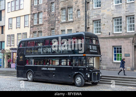 Edimburgo double decker bus para el Ghost Tours alrededor de Edimburgo, Escocia, Reino Unido