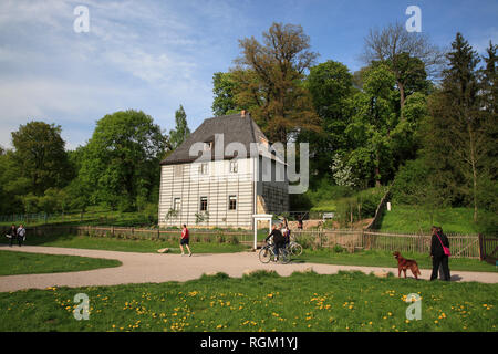 (Gartenhaus Goethes Gardenhouse) en río Ilm, Weimar, Turingia, Alemania, Europa Foto de stock