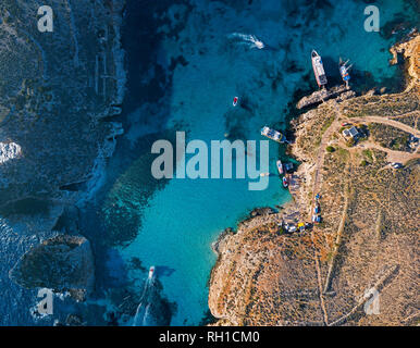 Paisaje aéreo de la Laguna Azul en Malta