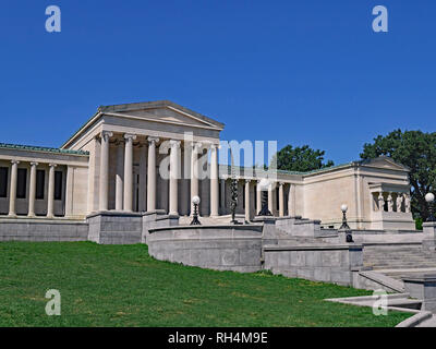 BUFFALO, USA - Agosto 2016: La Galería de Arte Albright Knox's diseño externo imita a un templo griego, pero su colección está dedicada principalmente a la moderna