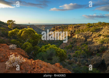 Senderismo en charles cuchillo Canyon, cerca de Exmouth, en Australia occidental Foto de stock