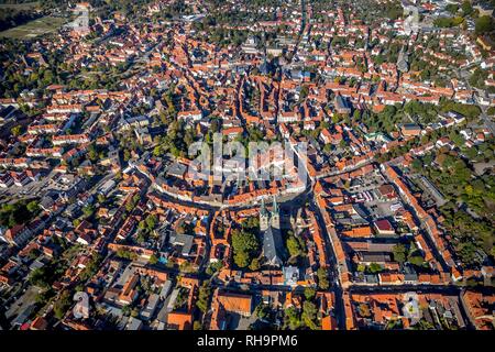 Vista aérea, con vistas a la ciudad, Quedlinburg, Sajonia-Anhalt, Alemania
