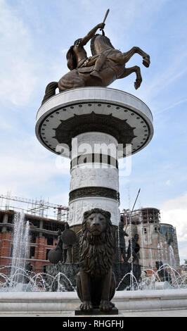 Skopje, Macedonia - Mayo 2017: escultura de León en la ciudad de Trevi. Skopje, Macedonia. Foto de stock