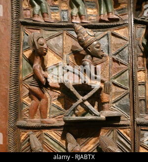 Panel de la puerta de madera. Pueblo Yoruba, Nigeria, 1910-1914. Esculpida por Olowe de Ise para el palacio real de Ikere. conmemora el recibimiento de la Ogoga (rey) en 1901, del primer administrador británico, el Capitán Ambrosio.