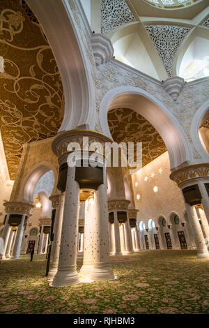 DUBAI, EMIRATOS ÁRABES UNIDOS - Octubre, 2018: la mezquita de Jumeirah, es la única mezquita en Dubai, abierto al público. Foto de stock