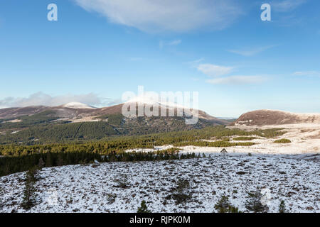 Vista sobre el Sugarbowl en Parque Nacional de Cairngorms de Escocia. Foto de stock