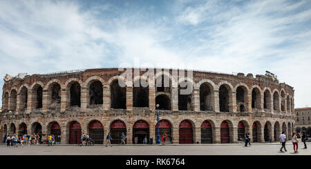 La Arena en la Piazza Bra' en Verona; Arena di Verona, Verona, Véneto, Italia