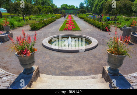 El Jardín Botánico de Montreal, un gran jardín botánico de Montreal, Quebec, Canadá, que comprende 75 hectáreas (190 acres) de jardines temáticos y greenho Foto de stock
