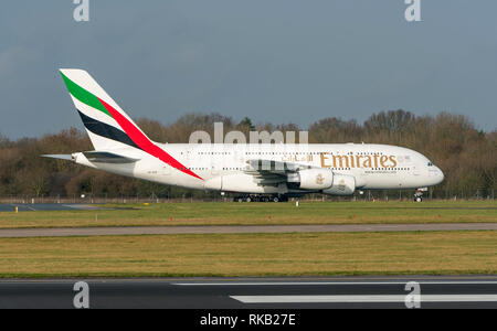 Emirates A380 A6-FED en taxy camino al aeropuerto de Manchester Foto de stock
