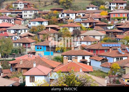 Vista de la ciudad desde la iglesia de Sveta Nikola en Koprivstica, Bulgaria