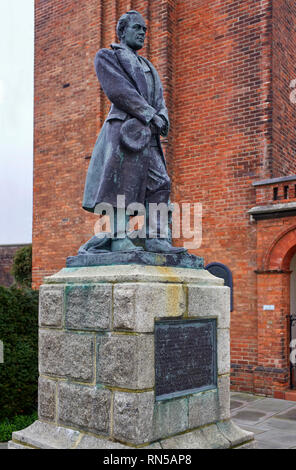 Estatua en Portsmouth Dockyard al Capitán Robert Falcon Scott, que murieron mientras intentaban regresar desde el Polo Sur Foto de stock