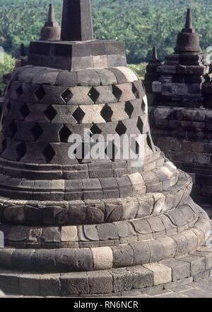 STUPA DEL TEMPLO DE BOROBUDUR- santuario budista- S IX. Ubicación: YOGYAKARTA-Borobudur. Java. INDONESIA.