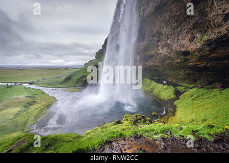 Seljalandsfoss cascada en la región sur de Islandia Foto de stock