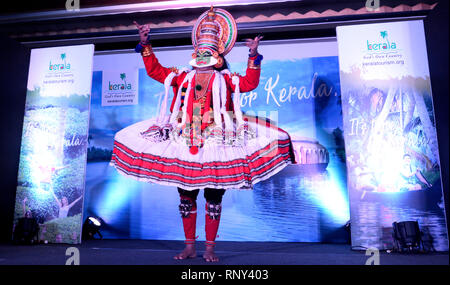 En Kolkata, India. 19 Feb, 2019. Artista de Kerala Kerala realizan la danza y música tradicional durante una Asociación de Turismo de Kerala satisfacer 2019 programa. Crédito: Paul Saikat/Pacific Press/Alamy Live News Foto de stock