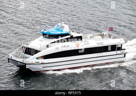 FRAM Jektoy fast-ferry. FRAM planes, órdenes y coordina el transporte público en el condado de Møre og Romsdal, Noruega.