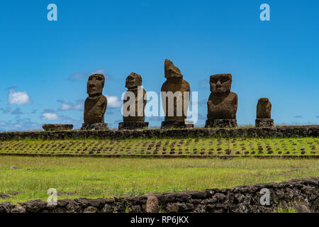 Moai en Ahu Vai Uri, de Tahai, Isla de Pascua, Chile Foto de stock