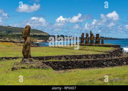 Moai en Ahu Tahai y Ahu Vai Uri, de Tahai, Isla de Pascua, Chile Foto de stock