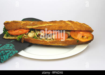 Sándwich de pollo fresco. Baguette francesa. Comida y bebida. Editorial ilustrativos. Francia