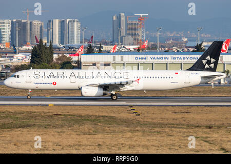 Estambul/Turquía, 12 de febrero de 2019: Airbus A321 de Tk en nuevo aeropuerto de Estambul/LFTM (ISL) que pronto se abrirán y sustituye al aeropuerto de Atatürk (IST/LBT Foto de stock