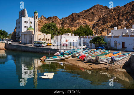 Sultanato de Omán, Mascate, la Corniche de Muttrah, el casco antiguo de la ciudad de Muscat. Foto de stock
