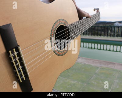 Envío libre flecha 38 pulgadas guitarra violín guitarra de madera del color  de agua sobre 96 cm guitarra acústica - AliExpress Deportes y  entretenimiento