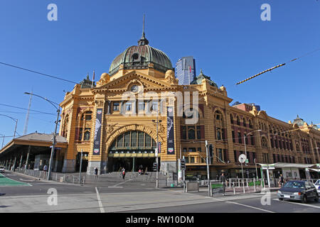 Visitar Australia. Scénic con dirección y opiniones de Australia. La estación de Flinders Street. Melbourne, Victoria. Australia Foto de stock