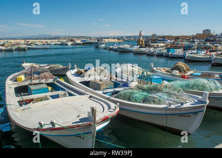 Puerto pesquero de neumáticos Líbano Oriente Medio Foto de stock