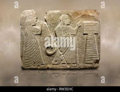 Esfinge Hoyuk Alaca Gate hitita esculpido en piedra orthostat alivio monumental panel. Andesita, Alaca, Corum, 1399 - 1301 A.C. el rey y la reina delante de Foto de stock