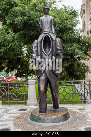 Estatua de Franz Kafka en Praga Foto de stock