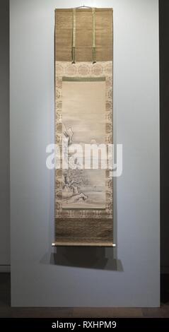 Fei Jiang-fang con una grúa. Kano Tsunenobu; Japonés, 1636-1713. Fecha: 1636-1713. Dimensiones: Pintura: 94,3 x 32,4 cm (37 1/8 x 12 3/4 pulg.); 177,8 x 42,6 cm (con soporte) (70 x 16 3/4 pulg.);177,8 x 46,7 cm (con perillas) (70 x 18 3/8 pulg.). Tríptico de la horca volutas; tinta y colores claros en seda. Origen: Japón. Museo: El Instituto de Arte de Chicago. Foto de stock