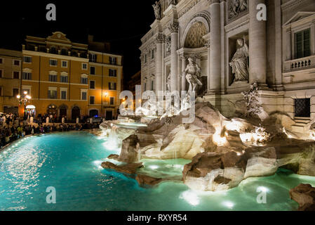 La Fontana de Trevi de Roma es una maravilla barroca de agua y esculturas.