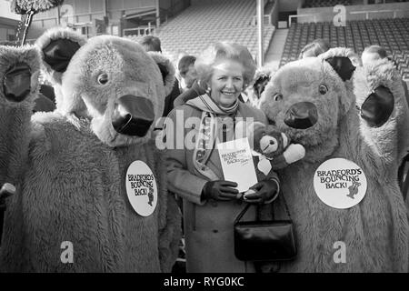 La Sra. Thatcher en Bradford y Leeds 1987 Foto de stock