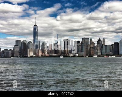 El horizonte de la ciudad de Nueva York incluyendo nuevos World Trade Center
