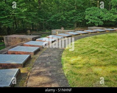 Las tumbas de los soldados alemanes muertos durante WW2 en aldea Joachimow-Mogily Foto de stock
