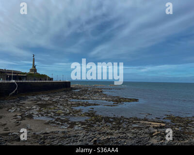 Aberystwyth, Gales del Oeste, Reino Unido. Domingo 17 de mayo de 2020. Tiempo: Aberystwyth en marea baja el domingo por la mañana ©️Rose Voon/Alamy Live News