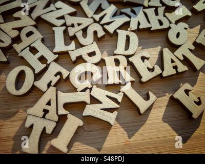 Las letras del abecedario de madera Imagen Vector de stock - Alamy