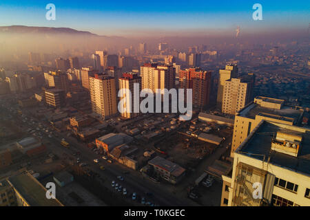 Ulan Bator al amanecer con el smog, Mongolia