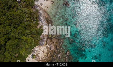 Islas Perhentian en Malasia. Hermosa vista aérea de una playa paradisíaca. Destino turístico en verano Foto de stock