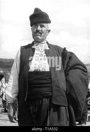 Geografía / viajes históricos, Bulgaria, folklore búlgaro en el traje nacional, circa 1935-Clearance-Info-Not-Available Additional-Rights Foto de stock