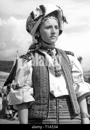 Geografía / viajes históricos, Bulgaria, el folclore, la mujer búlgara en el traje nacional, circa 1935-Clearance-Info Additional-Rights-Not-Available Foto de stock